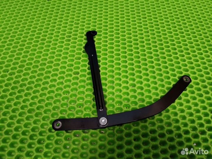 Механизм складывания Yoya Plus Max на коляску