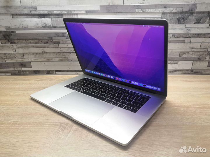 Ноутбук MacBook pro 2017 16/512