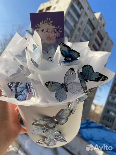 Шляпная коробка с бабочками светящийся