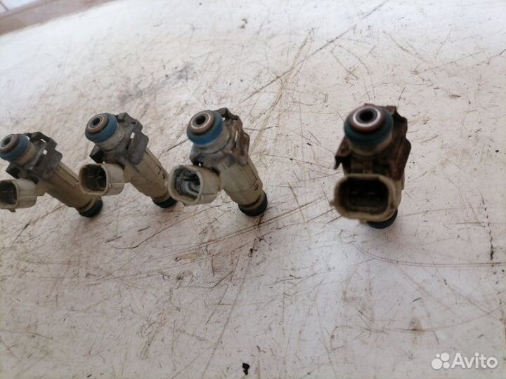 Форсунка топливная Nissan Primera P11 2.0 16V 1999