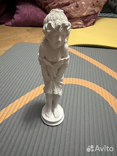 Статуэтка девочка