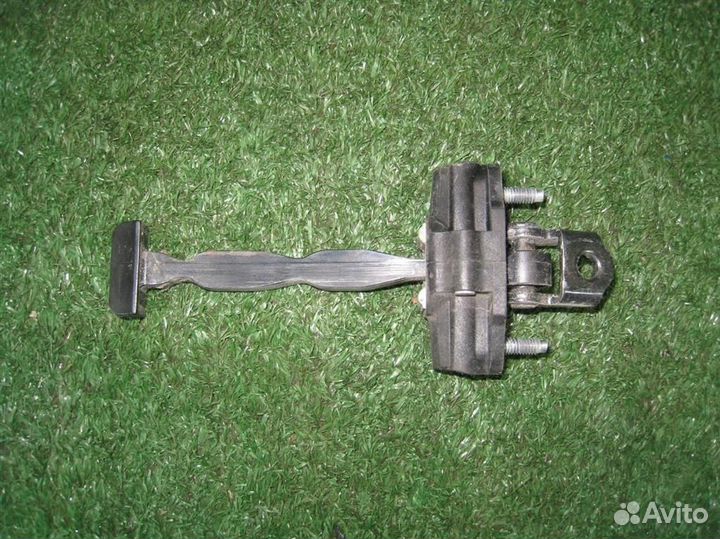 Ограничитель двери задней левой Ford Fiesta (CB1)