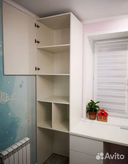 Мебель в детскую / Письменный стол