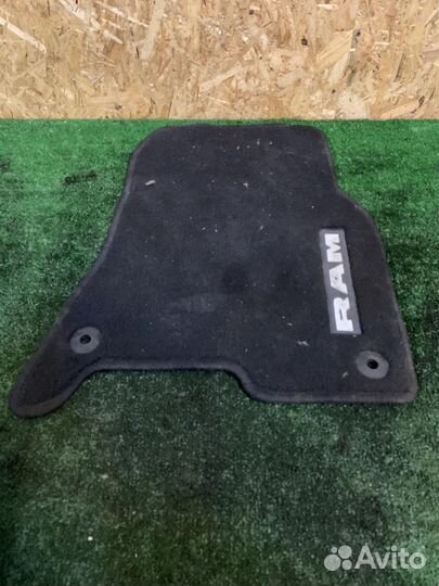 Коврик правый пассажирский dodge RAM