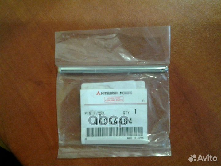 Штифт суппорта 4605A464 mitsubishi