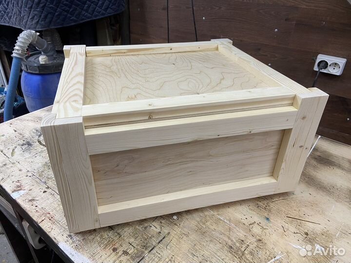 Деревянный ящик для подарка