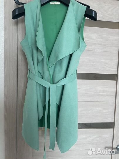 Жилет удиненный