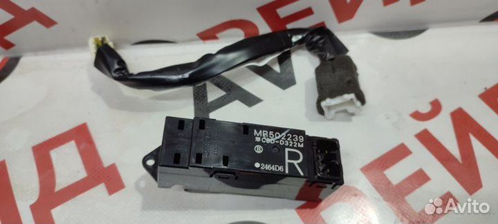 Кнопка стеклоподъемника задняя правая Mitsubishi