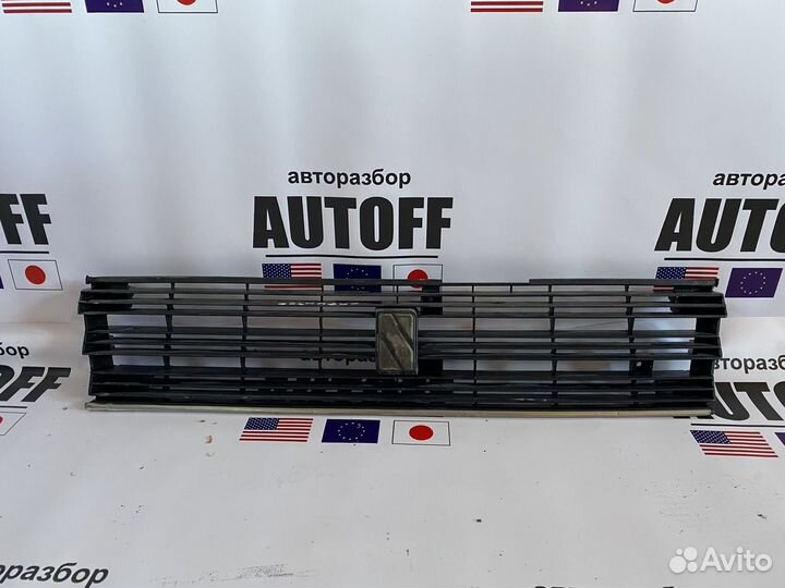 Решетка радиатора Toyota Sprinter 70.1984 г