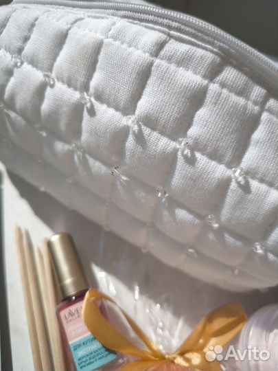 Набор косметики и браслет новое