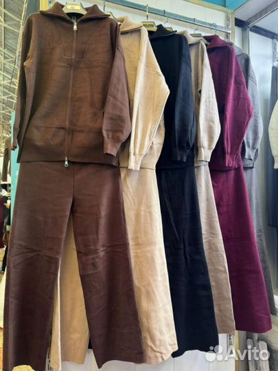 Костюм женский трикотажный на молнии