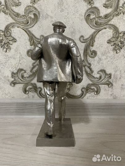 Статуэтка «Шагающий Ленин»