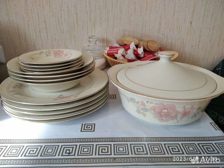 Столовый набор посуды