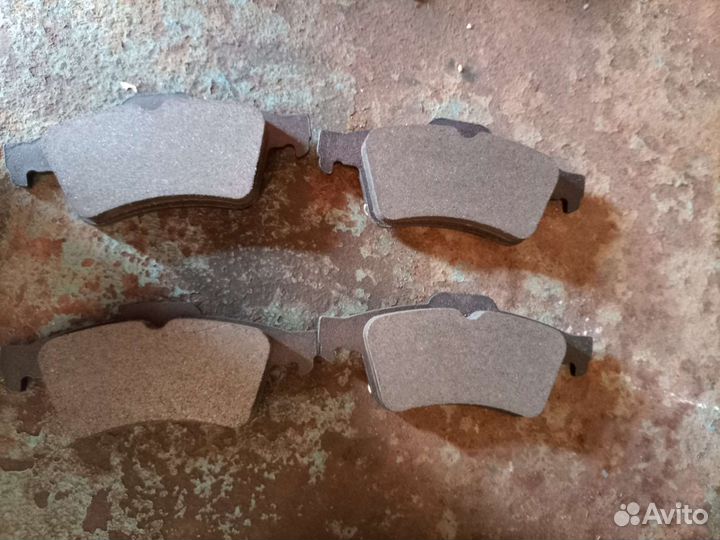Тормозные колодки ford focus 2 задние,новые