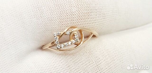 Кольцо с синтетическим камнем Золото