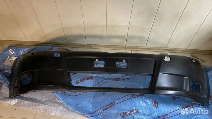 Бампер передний Toyota avensis 05