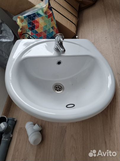 Раковина со смесителем