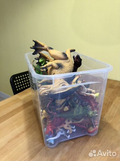 Игрушки динозавры и драконы