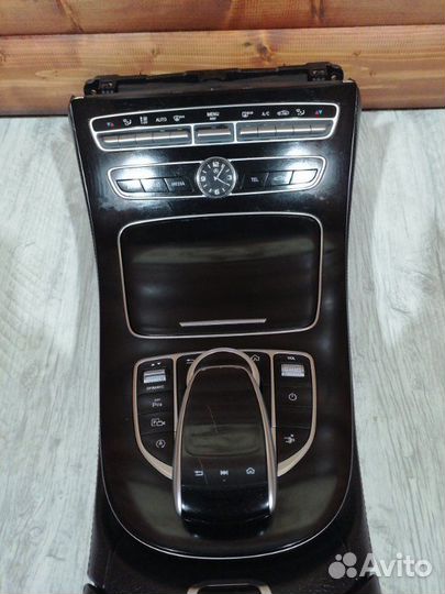 Подлокотник Mercedes E W213 654.920 2017