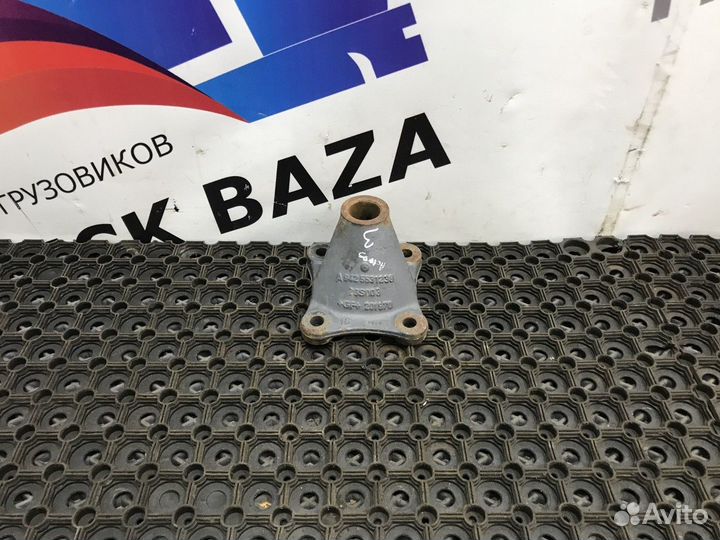 Кронштейн цилиндра подъема кабины