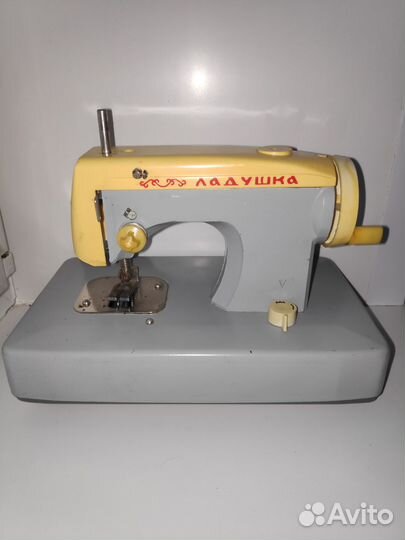 Швейная машина 