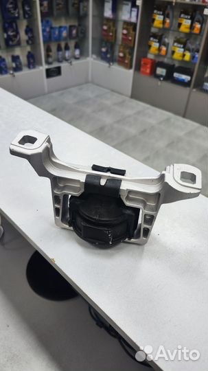 Опора двигателя правая Ford Focus 2