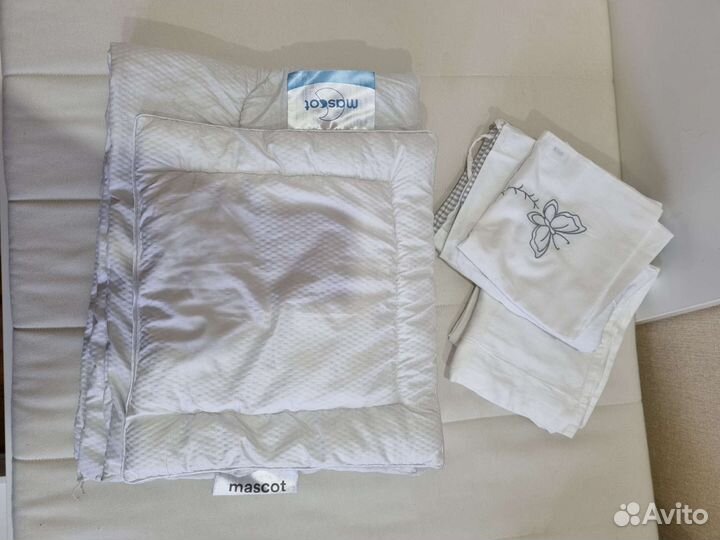 Детское одеяло и подушка в кроватку