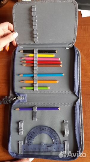 Пенал для школы. В комплекте карандаши