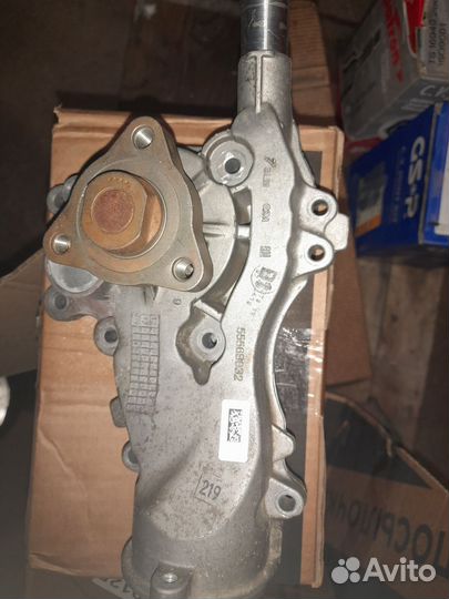 Водяной насос на Опель astra Джей АКПП 1.4 turbo