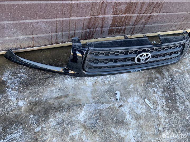 Toyota Rav 4 xa20 - Решетка радиатора