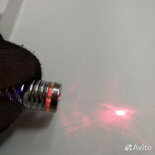 Лазер на карабине с фонариком синяя