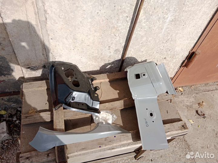 Панель фонаря Volkswagen Polo правая и левая