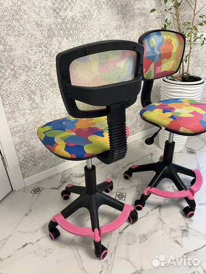 Стулья бюрократ с подставкой для ног