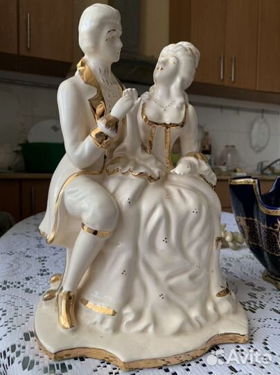 Статуэтка фарфор