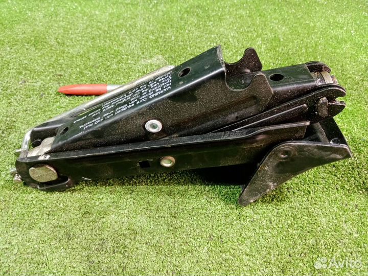 Домкрат Volvo Xc70 2 B5254T2 (2.5T) 2006