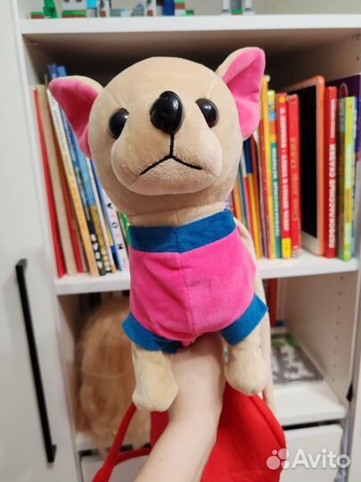 Игрушка собака на поводке с сумкой гавкает