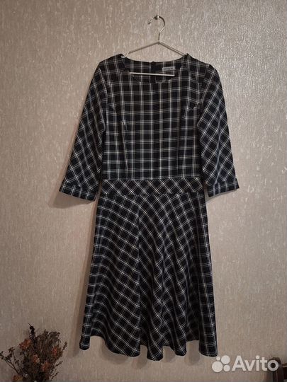 Платье в клетку миди черное 46