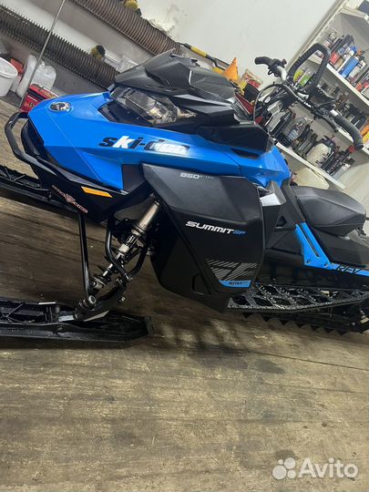 BRP ski-doo summit 850 rev-gen 4