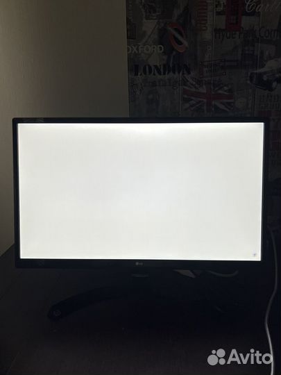 Монитор LG 24