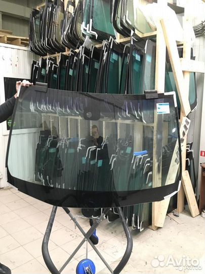 Лобовое стекло на Nissan X-Trail