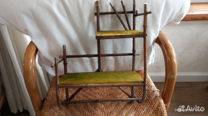 Антикварная полочка из бамбука