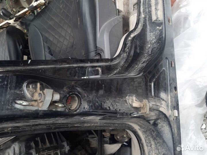 Центральная стойка кузова правая Volvo S40 II 1.6