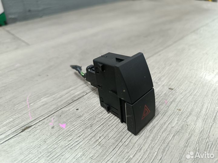 Клавиша аварийки + фишка для Skoda Rapid I (2014)