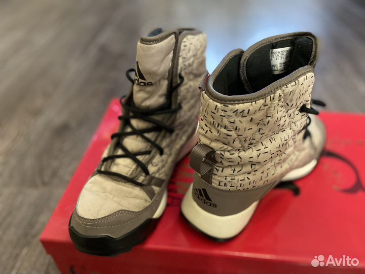 Зимние спортивные ботинки