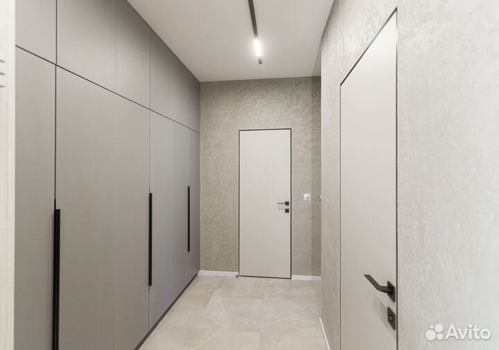 Скрытая дверь под дизайн