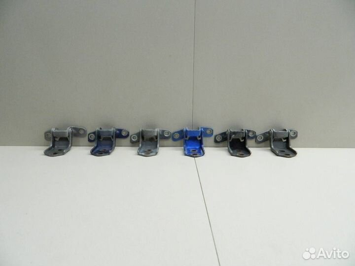 Петля двери задней правой нижняя Mazda 3 BK 2002-2009