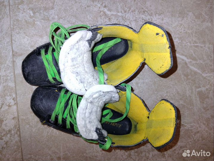 Коньки хоккейные