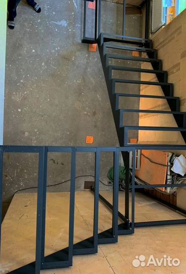 Лестница для коттеджа на заказ