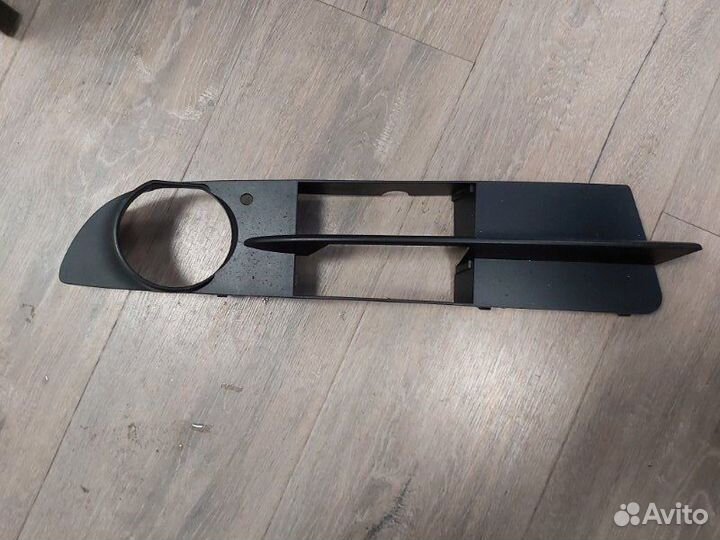 Решетка в бампер правая Bmw X3 2.0D E83 N47 2009