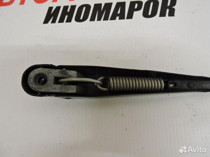 Поводок стеклоочистителя передний левый LADA 2115